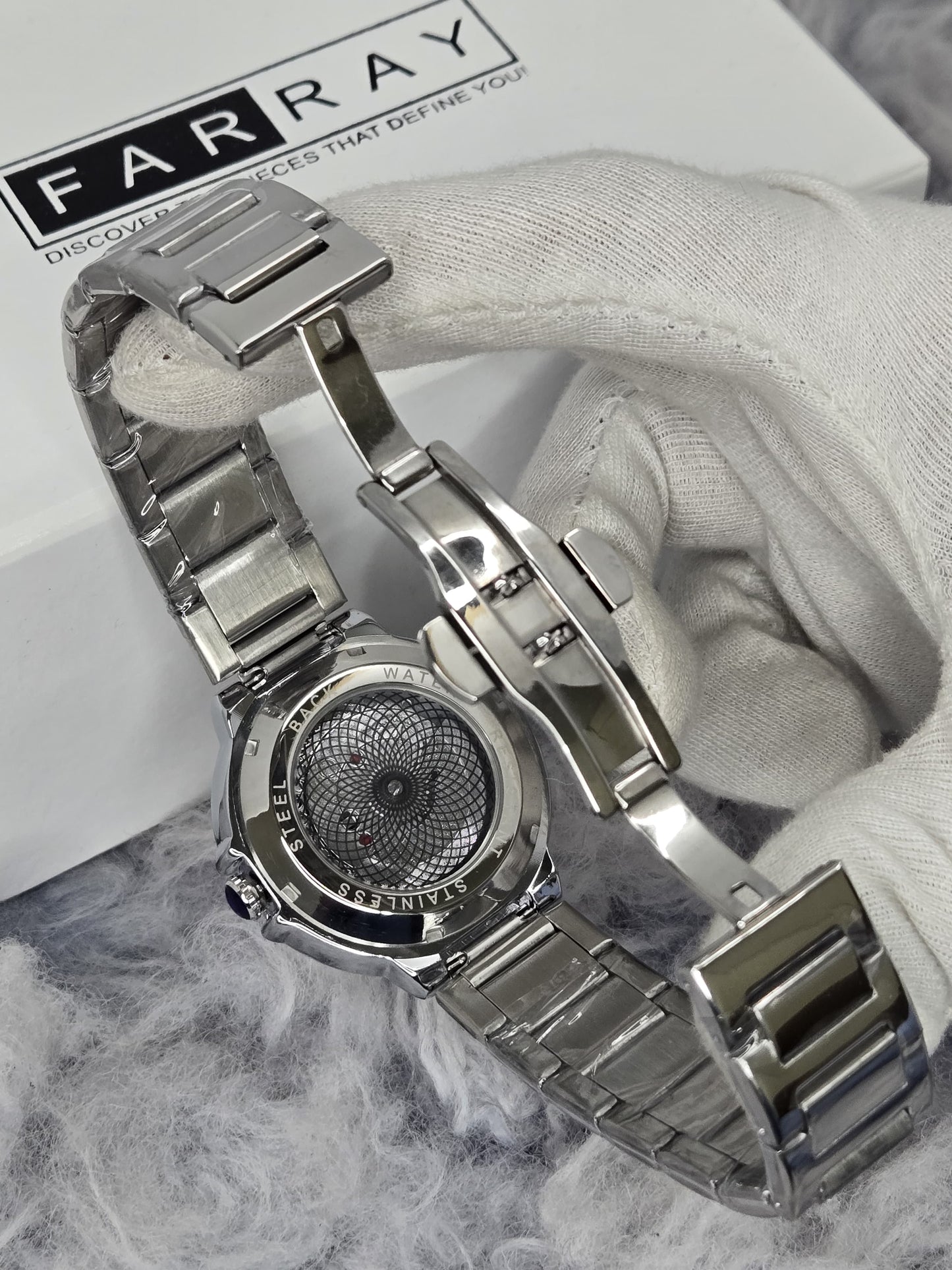 Nautilus Smooth Movement Date Watch
